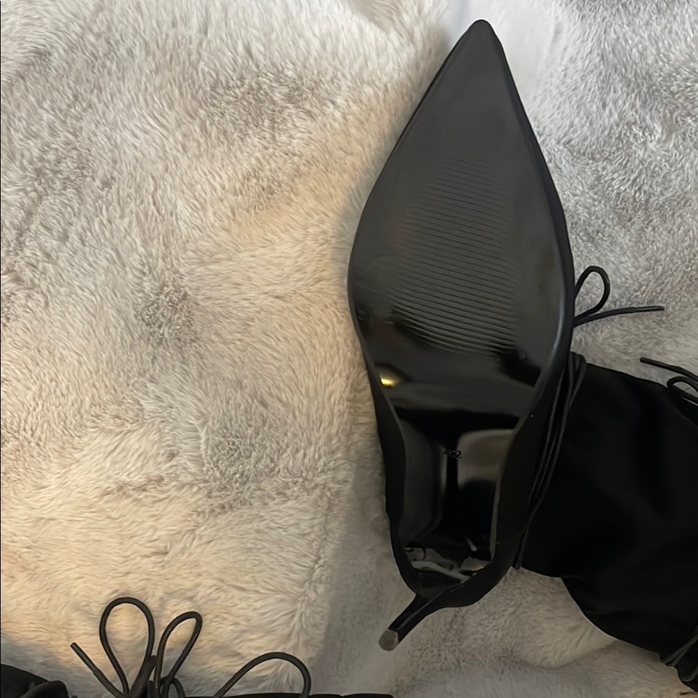 Sleek Black Heeled Boots with Stiletto Heel - Picture 2 of 4
